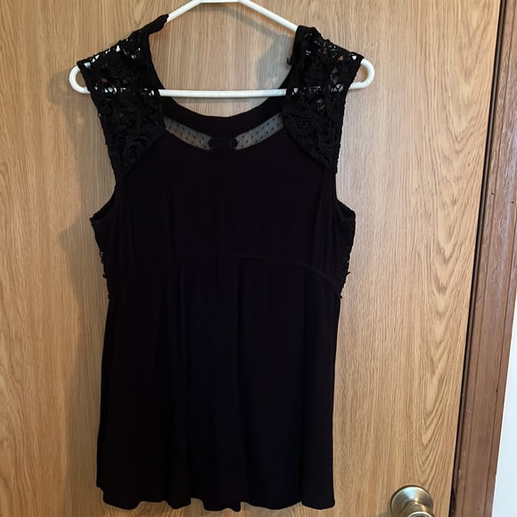 A new day Black sleeveless blouse size medium - Picture 3 of 3